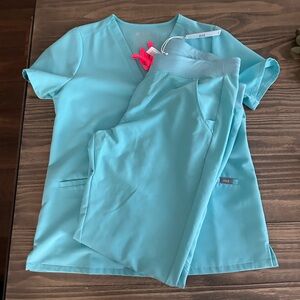 🩷 FIGS LIMITED EDITION Neon Blue Set! PRICE FIRM 🩵